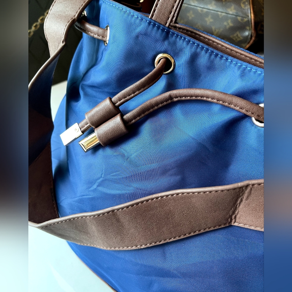 Authentic imported nylon bag blue and brown - Picture 15 of 15